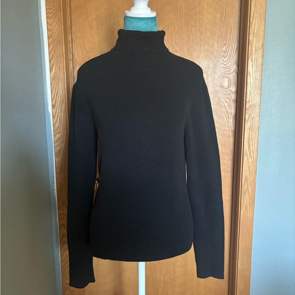 Size M black Old Navy turtleneck.